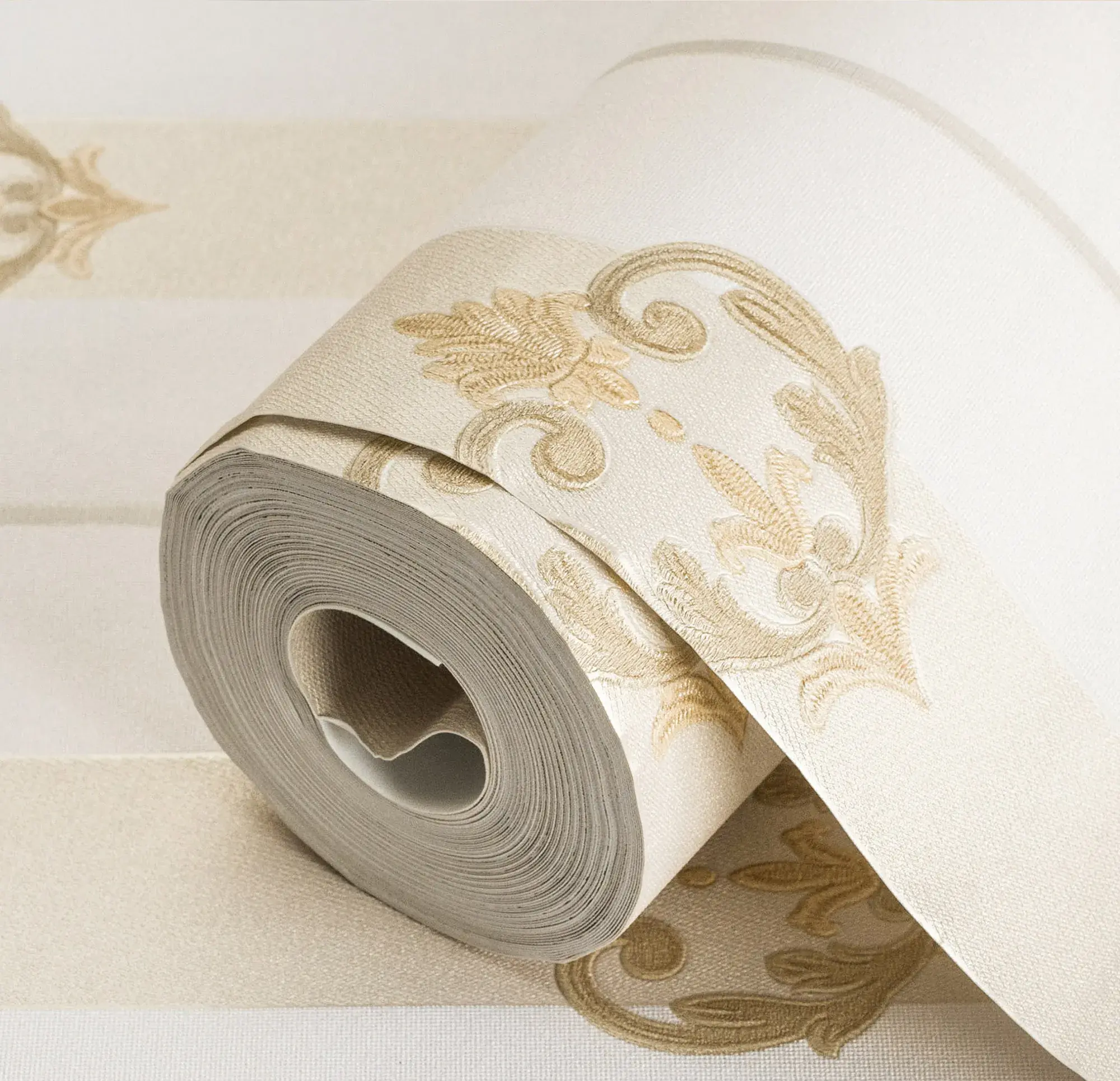 Beige Embossed Wallpaper – Regal Vintage (7804-1)